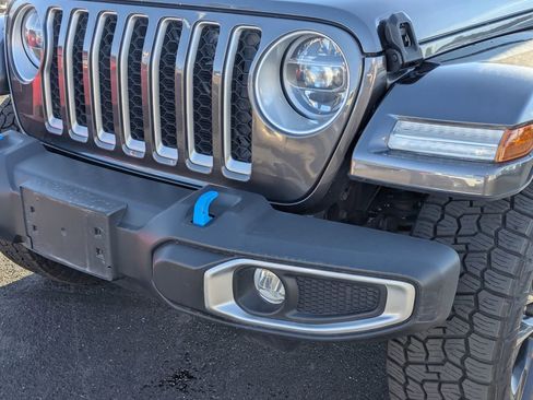 Used 2022 Jeep Wrangler Unlimited Sahara w/ Cold Weather Group image 11