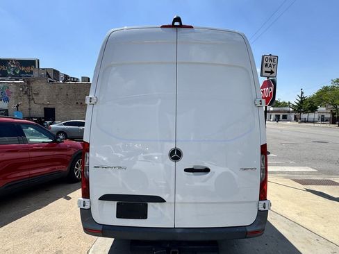 Used 2022 Mercedes-Benz Sprinter 2500 image 4