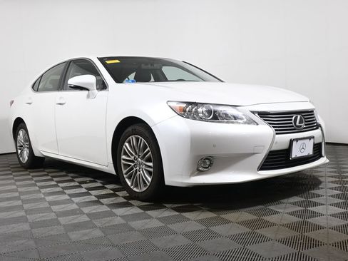 Used 2014 Lexus ES 350 w/ Luxury Package FWD image 9