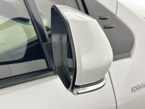 Used 2021 Toyota Prius XLE image 10