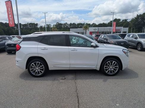 Used 2022 GMC Terrain Denali w/ Denali Premium Package AWD/4WD image 2