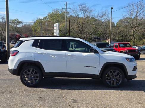 New 2026 Jeep Compass Latitude image 5