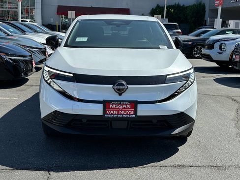 New 2026 Nissan Leaf w/ Illuminated Package FWD image 32