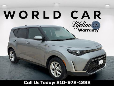 Used 2023 Kia Soul LX w/ LX Technology Package FWD image 1