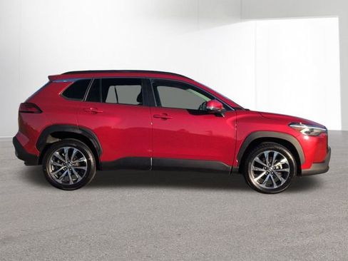 Certified 2023 Toyota Corolla Cross XLE image 4