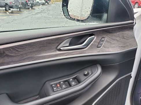 Used 2022 Jeep Grand Cherokee L Limited image 9