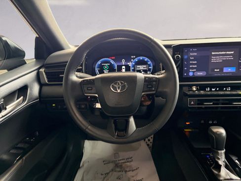 Used 2025 Toyota Camry XSE FWD image 12