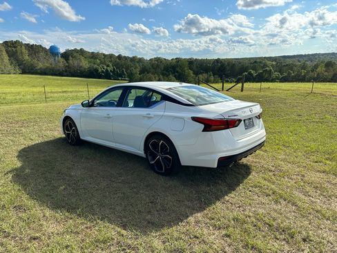 Used 2024 Nissan Altima 2.5 SR image 3