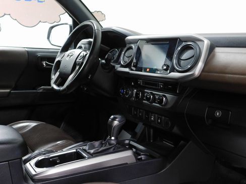 Used 2017 Toyota Tacoma Limited image 76