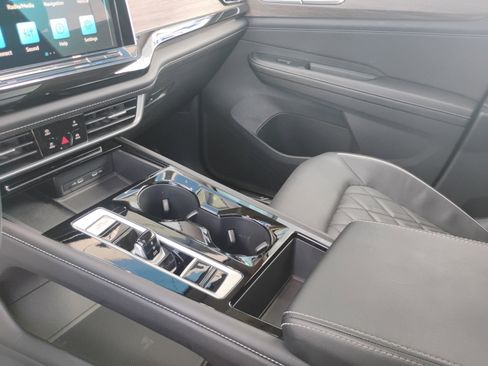 Used 2024 Volkswagen Atlas SEL Premium R-Line image 22