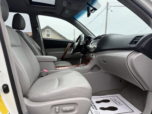 Used 2009 Toyota Highlander Limited AWD/4WD image 16
