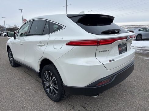 Used 2021 Toyota Venza LE image 9