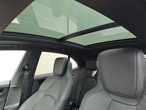 New 2026 Porsche Macan 4 Electric image 13