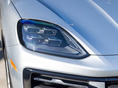 New 2026 Porsche Cayenne Coupe image 14