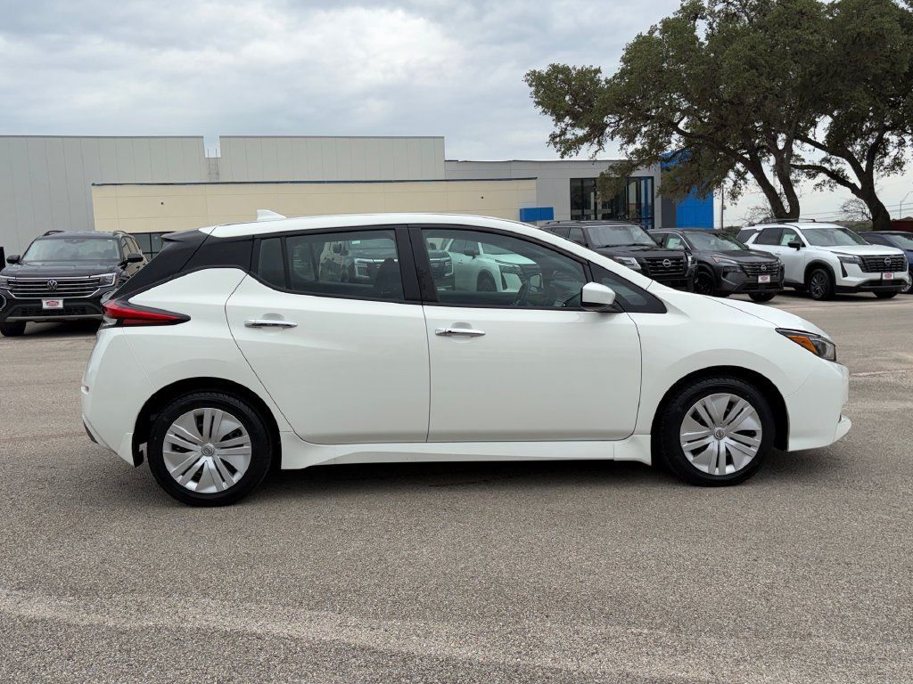 Used 2025 Nissan Leaf S FWD image 4