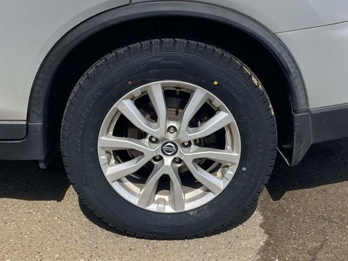 Used 2017 Nissan Rogue SV FWD image 8