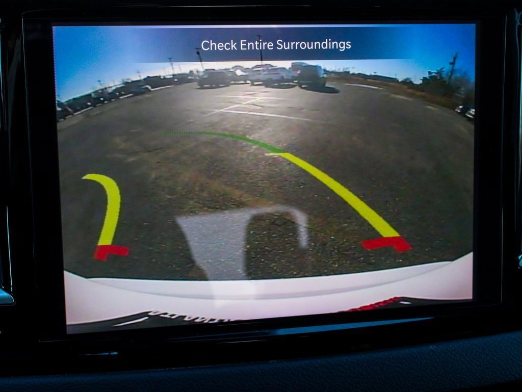Used 2024 Chrysler Pacifica Touring-L FWD image 18