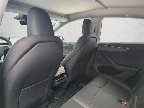 Used 2026 Tesla Model Y 2WD image 17