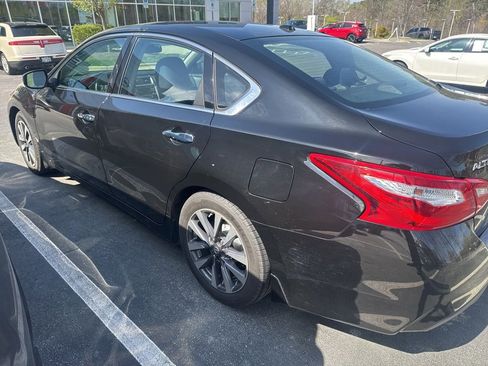 Used 2017 Nissan Altima 2.5 SV w/ Convenience Package image 5