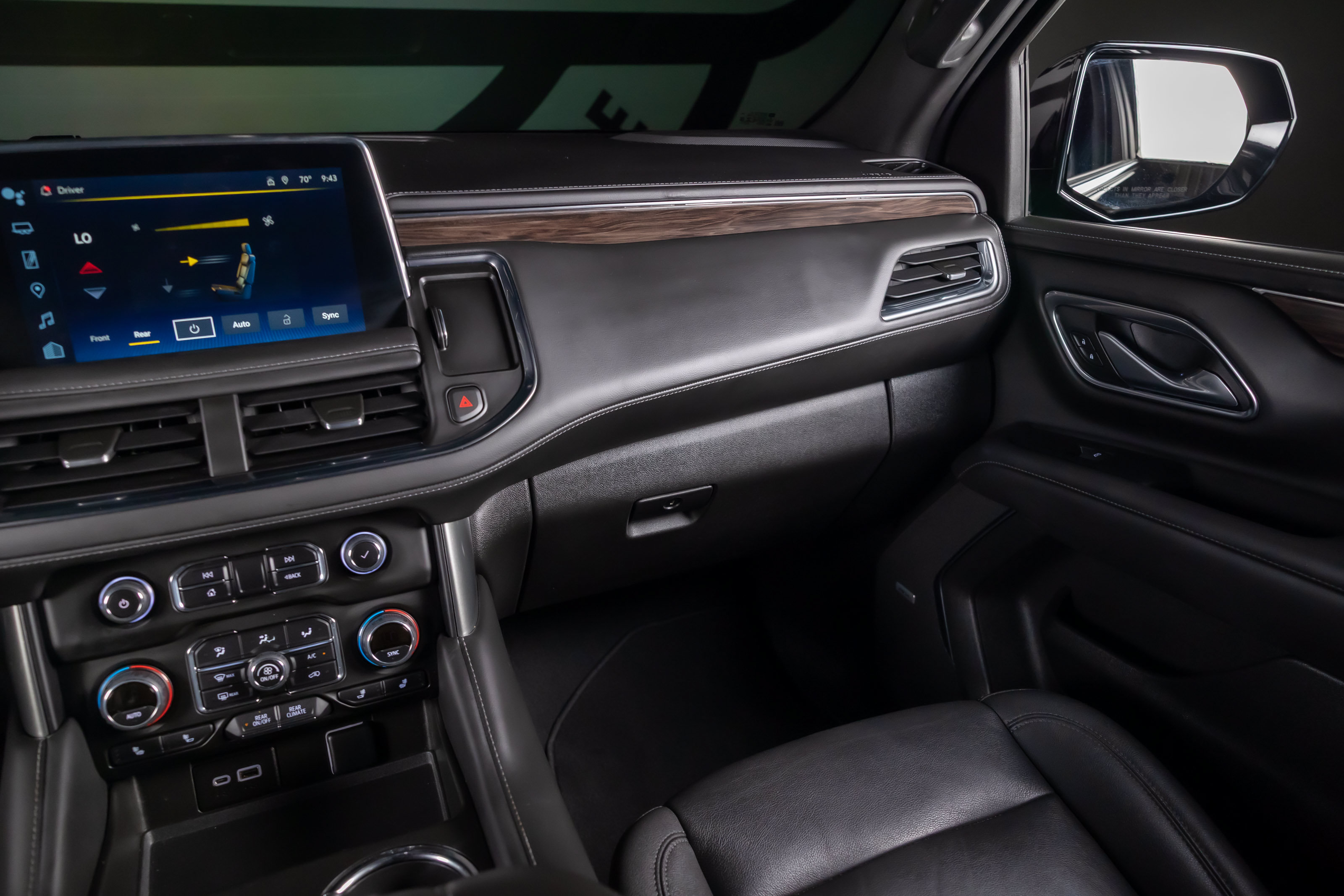 Used 2022 Chevrolet Tahoe LT w/ Luxury Package RWD image 8