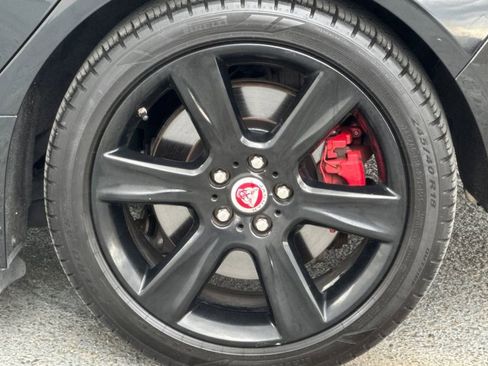 Used 2017 Jaguar XE Premium RWD image 24