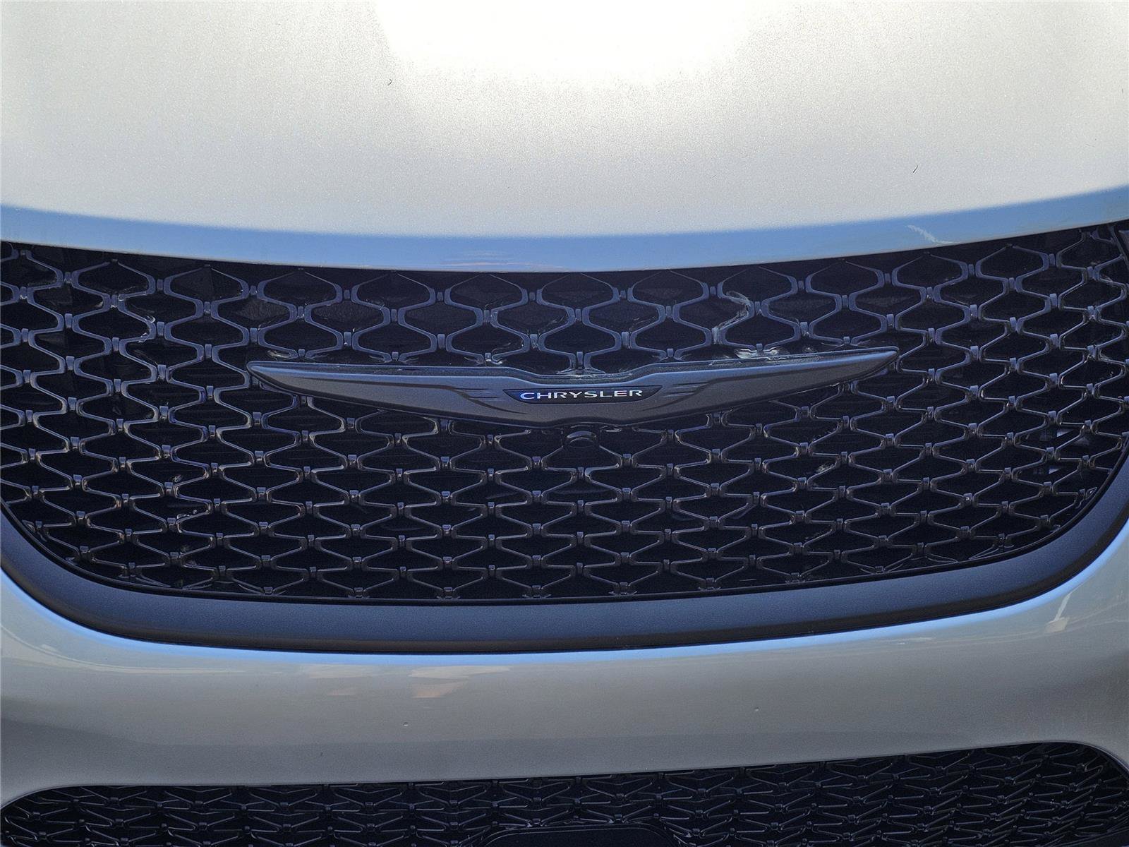 New 2026 Chrysler Pacifica Select w/ S Appearance Package FWD image 3