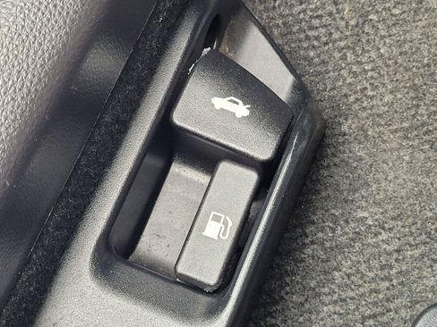 Used 2024 Toyota Corolla LE FWD image 16