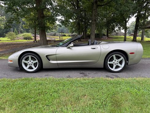 Used 1999 Chevrolet Corvette Convertible w/ Memory Pkg RWD image 20