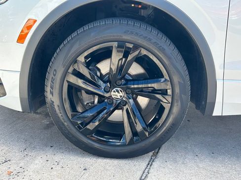 Certified 2024 Volkswagen Tiguan SE R-Line FWD image 37