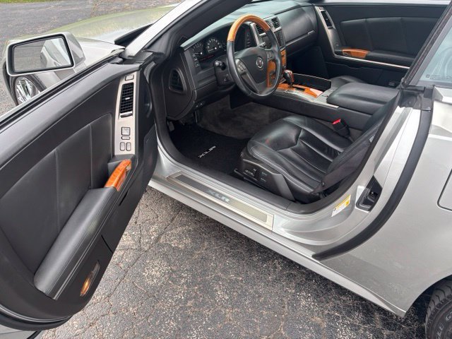 Used 2007 Cadillac XLR RWD image 11