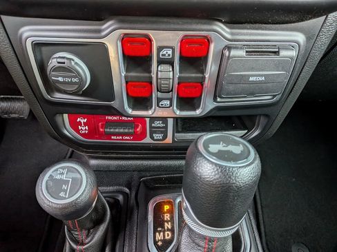 Used 2021 Jeep Wrangler Unlimited Rubicon w/ Cold Weather Group AWD/4WD image 24