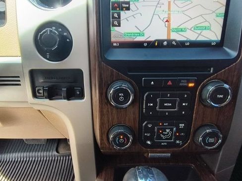 Used 2014 Ford F150 Lariat w/ Equipment Group 502A Luxury AWD/4WD image 18