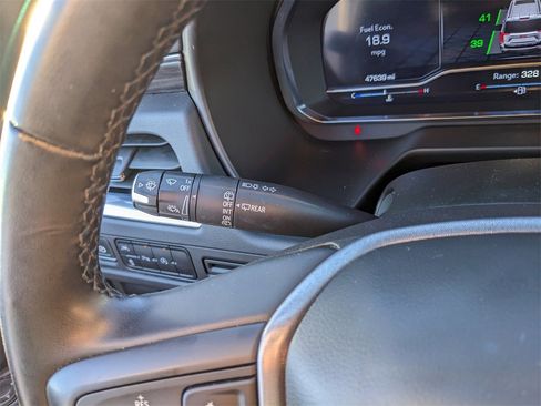 Used 2024 GMC Yukon SLT image 32