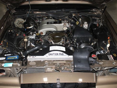 Used 1989 Lincoln Town Car RWD image 9