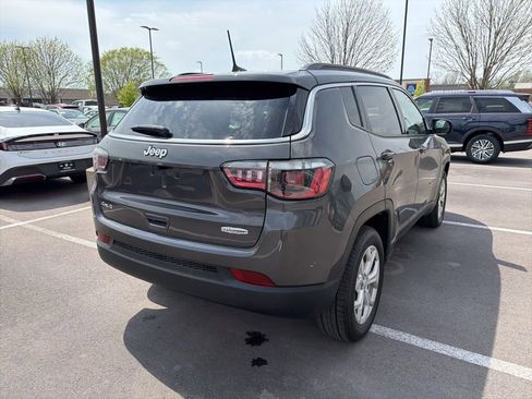 Used 2024 Jeep Compass Latitude image 9