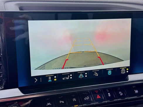 Used 2023 Chevrolet Silverado 1500 LTZ image 10