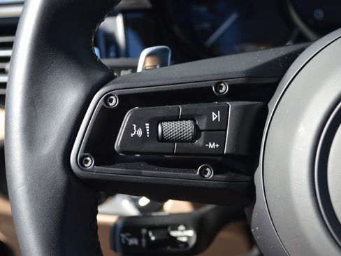 Used 2025 Porsche Macan image 21