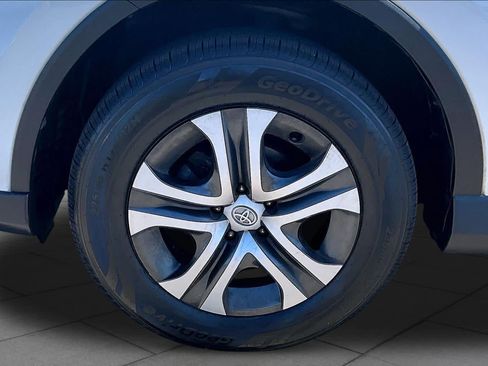 Used 2018 Toyota RAV4 LE w/ All Weather Liner Package FWD image 10