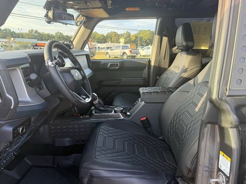 Used 2024 Ford Bronco Outer Banks image 15