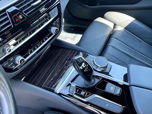 Used 2019 BMW 530i xDrive w/ Convenience Package AWD/4WD image 16