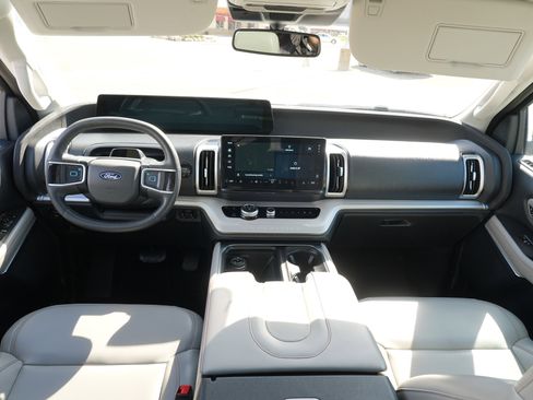 Used 2025 Ford Expedition Active AWD/4WD image 27