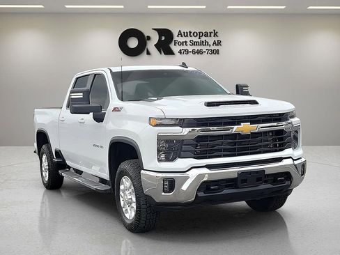 Used 2024 Chevrolet Silverado 2500 LT AWD/4WD image 1