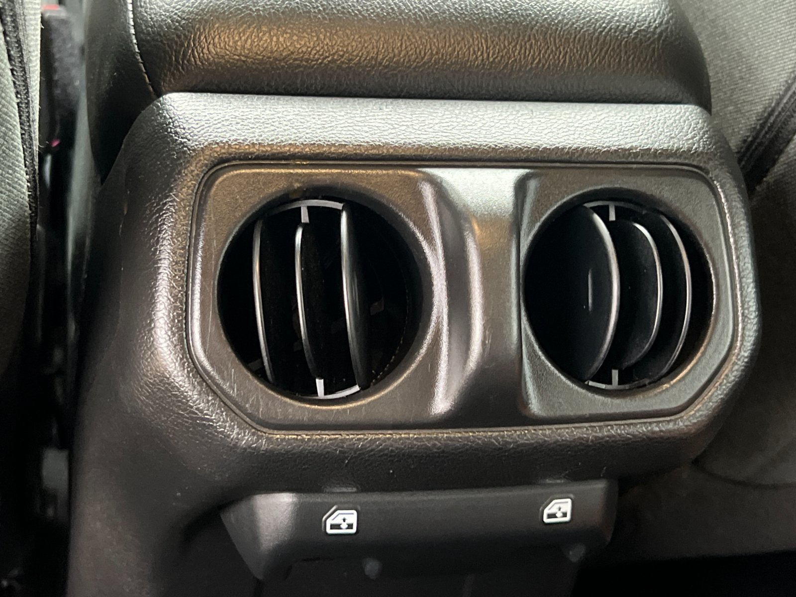 Used 2025 Jeep Wrangler Unlimited Sport AWD/4WD image 33