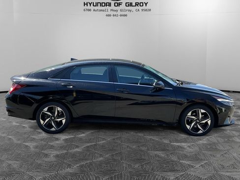 Used 2022 Hyundai Elantra SEL w/ Convenience + Premium Package image 4