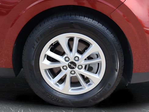 Used 2022 Kia Carnival LX FWD image 29
