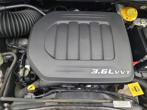 Used 2018 Dodge Grand Caravan SE FWD image 30
