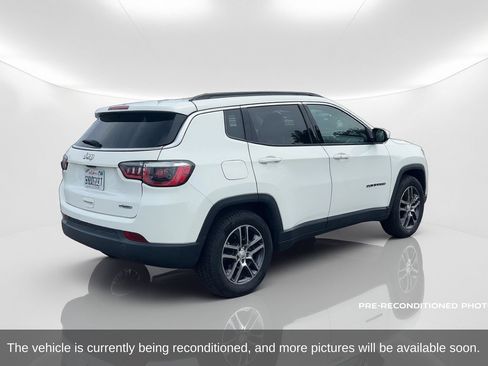 Used 2018 Jeep Compass Latitude w/ Popular Equipment Group FWD image 6