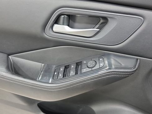 Used 2025 Nissan Rogue SV FWD image 28