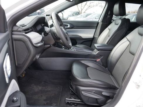 Used 2024 Jeep Compass Latitude image 13