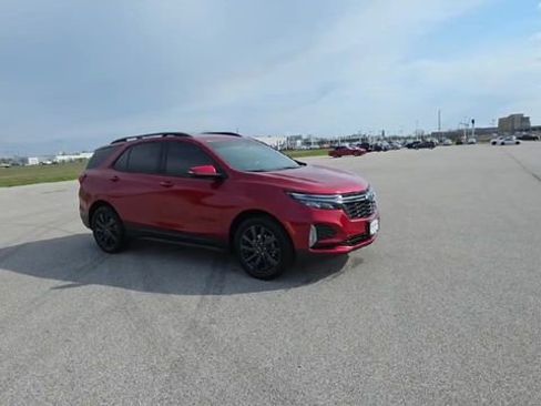 Used 2022 Chevrolet Equinox RS w/ Infotainment Package FWD image 9